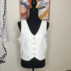 a.n.a. Women's White Button-Front Denim V Neck Vest Size M NEW